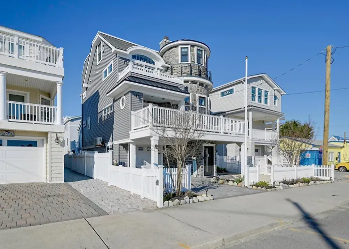 Family Home W/ 5 Decks! Fantasy Island Down Street